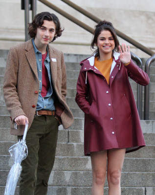 Timothée Chalamet - A Rainy Day in New York (2019) On Set in New York 10/04/2017