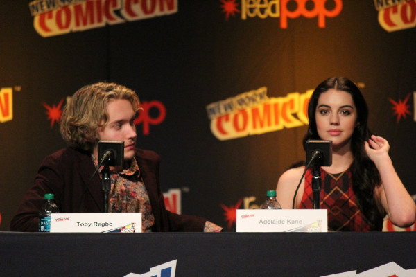 Toby Regbo  pic #745777
