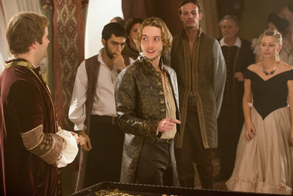 Toby Regbo  pic #738564