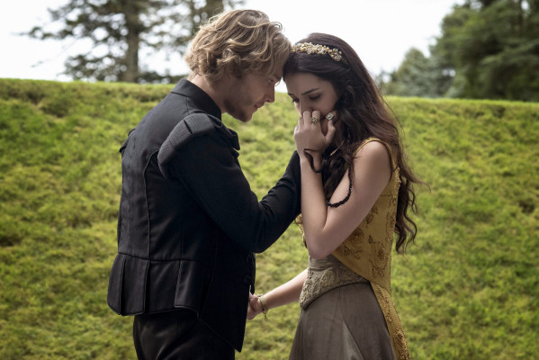 Toby Regbo  pic #742445