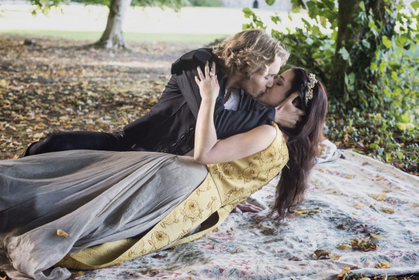Toby Regbo  pic #742446
