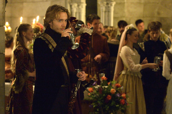 Toby Regbo  pic #742440