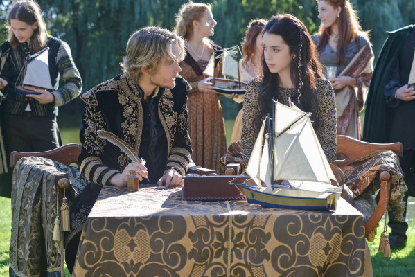 Toby Regbo  pic #742725