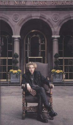 Toby Regbo  pic #739545