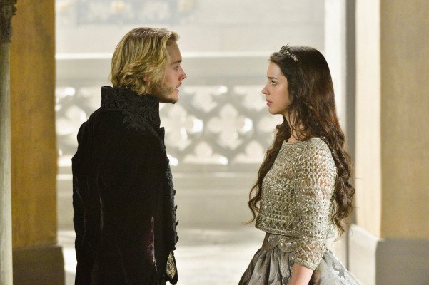 Toby Regbo  pic #742723