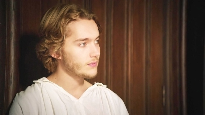 Toby Regbo  pic #739550
