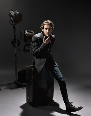 Toby Regbo  pic #740155