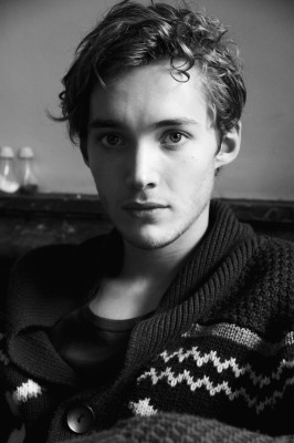 Toby Regbo  pic #742437