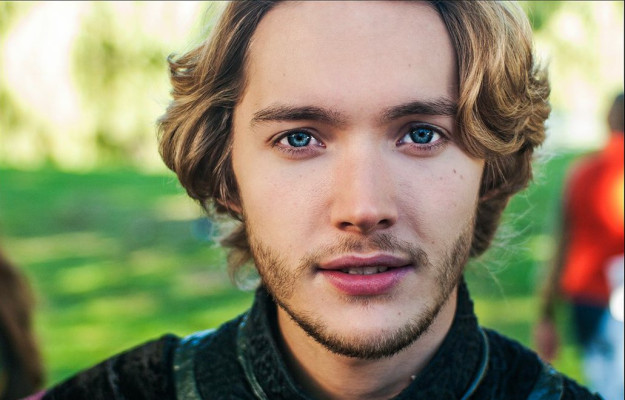Toby Regbo  pic #737351