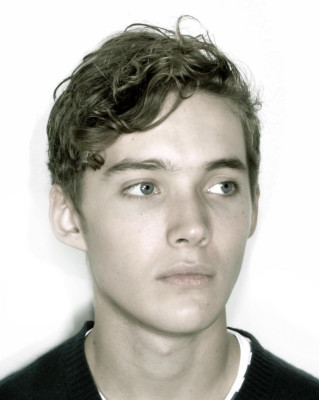 Toby Regbo  pic #742433