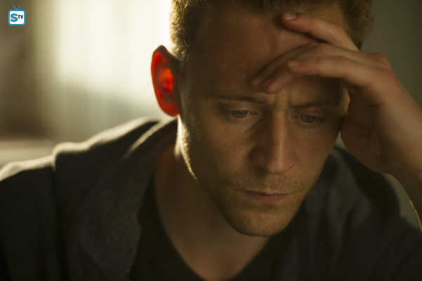 Tom Hiddleston - The Night Manager - Movie Stills