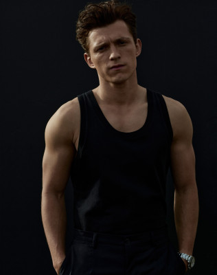 Tom Holland-Esquire,2021