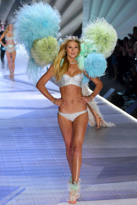 Toni Garrn - Victoria`s Secret Fashion Show 2018 