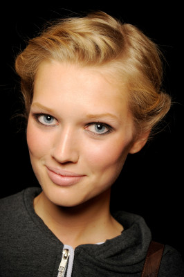 Toni Garrn pic #421746