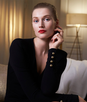 Toni Garrn - Cle De Peau Beaute