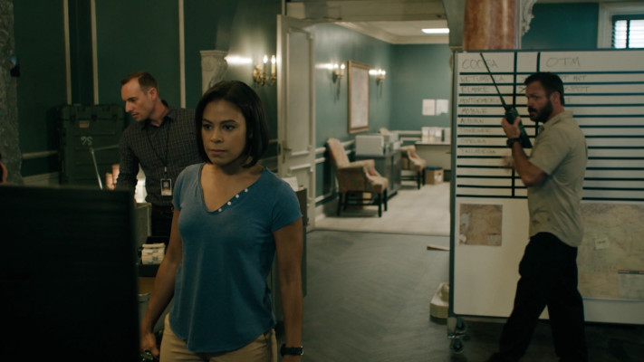 Toni Trucks - Seal Team (2019) 3x01 &#039;Welcome To The Refuge&#039;