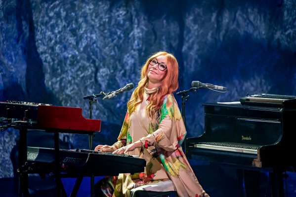 Tori Amos – Performing on Stage, May 2022