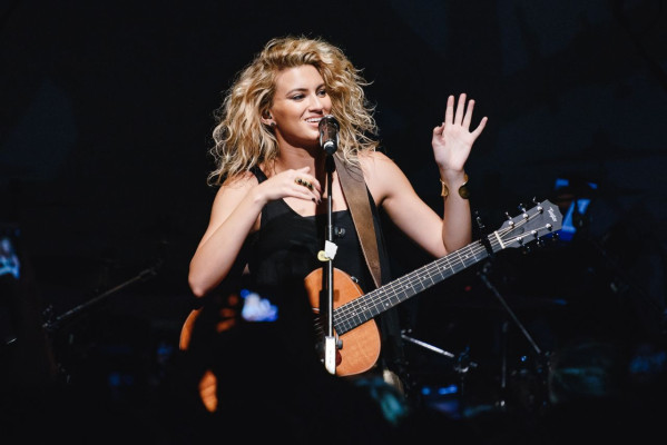Tori Kelly pic #869592