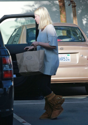 photo 15 in Tori Spelling gallery [id590158] 2012-12-12 00:00:00