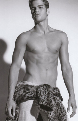 Travis Hanson pic #211912