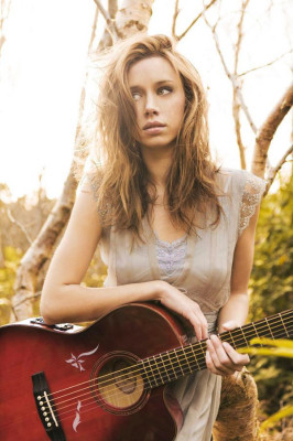 Una Healy