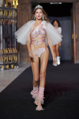 Valery Kaufman - Etam SS 2022 Show at PFW 10/04/2021