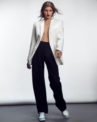 Valery Kaufman by Raul Tovar for Vogue Mexico (2021)