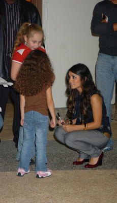 Vanessa Hudgens pic #711985