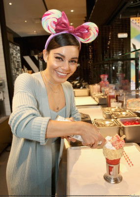 Vanessa Hudgens pic #1199187