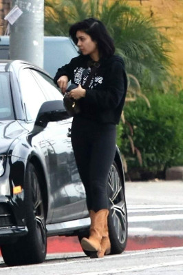 Vanessa Hudgens in Tights