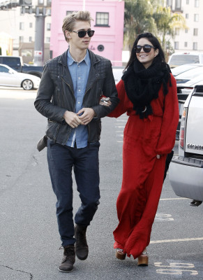 Vanessa Hudgens pic #595170