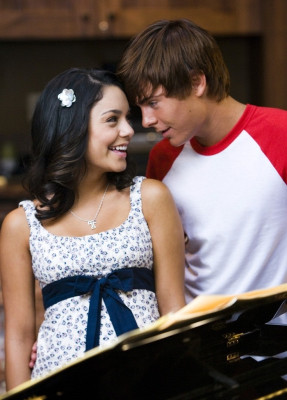 Vanessa Hudgens pic #285841