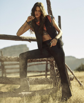 Vanessa Moody – Photoshoot for Elle Magazine April 2019