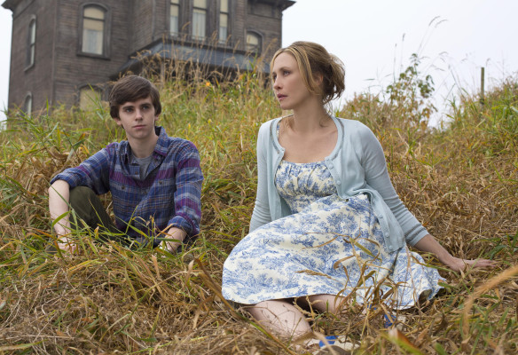 Vera Farmiga - Bates Motel (2013) 1x01 &#039;First You Dream, Then You Die&#039;