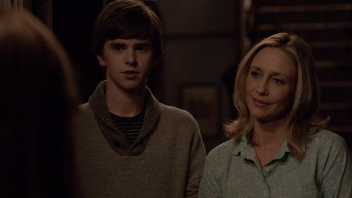 Vera Farmiga - Bates Motel (2013) 1x01 &#039;First You Dream, Then You Die&#039;