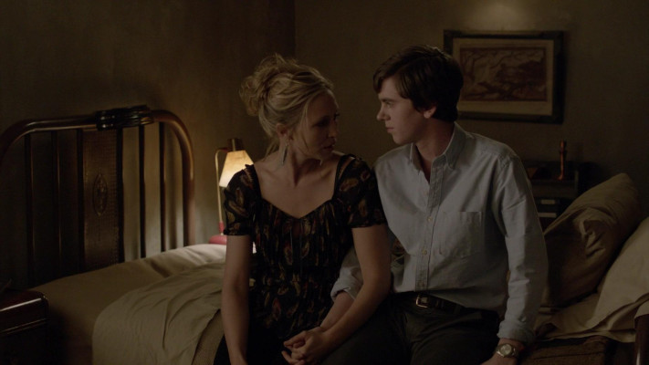 Vera Farmiga - Bates Motel (2013) 1x02 &#039;Nice Town You Picked, Norma...&#039;