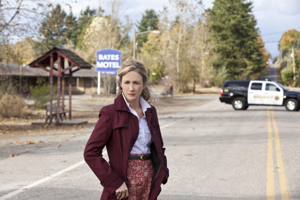 Vera Farmiga - Bates Motel (2013) 1x02 &#039;Nice Town You Picked, Norma...&#039;