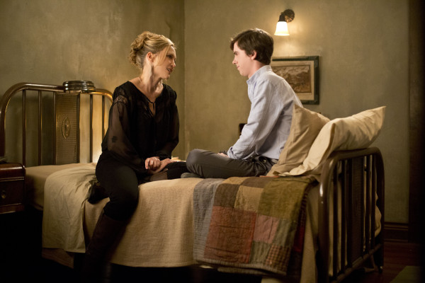 Vera Farmiga - Bates Motel (2013) 1x02 &#039;Nice Town You Picked, Norma...&#039;