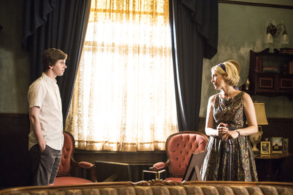 Vera Farmiga - Bates Motel (2014) 2x03 &#039;Caleb&#039;