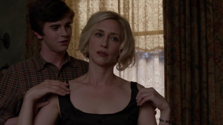 Vera Farmiga - Bates Motel (2014) 2x04 &#039;Check-Out&#039;