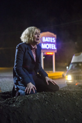 Vera Farmiga - Bates Motel (2015) 3x09 &#039;Crazy&#039;