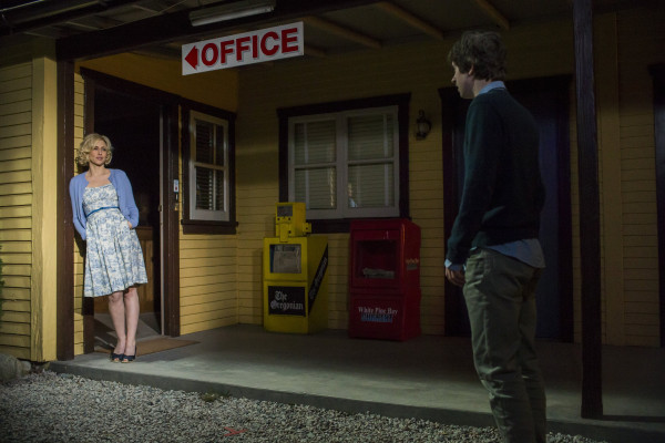 Vera Farmiga - Bates Motel (2015) 3x09 &#039;Crazy&#039;