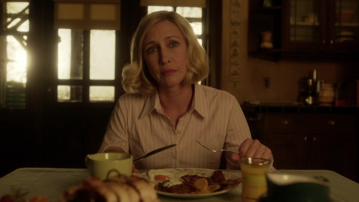 Vera Farmiga - Bates Motel (2017) 5x01 &#039;Dark Paradise&#039;