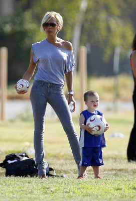 photo 22 in Victoria Beckham gallery [id125519] 2009-01-06 00:00:00