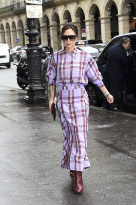 Victoria Beckham – Visits the Martin Margiella Exhibition in Paris