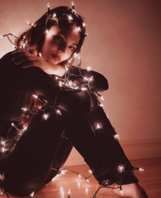 Victoria Justice – Holiday Lights Photoshoot 2018