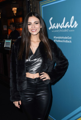 Victoria Justice – Private Event at the Elton John Farewell Concert in LA 01/30/