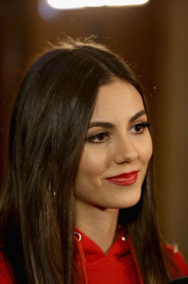 Victoria Justice – Black Tap Grand Opening in Las Vegas