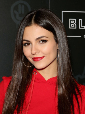 Victoria Justice – Black Tap Grand Opening in Las Vegas
