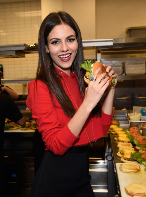 Victoria Justice – Black Tap Grand Opening in Las Vegas